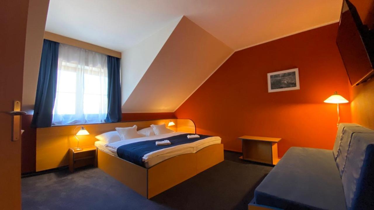 Hotel U Milina ภายนอก รูปภาพ