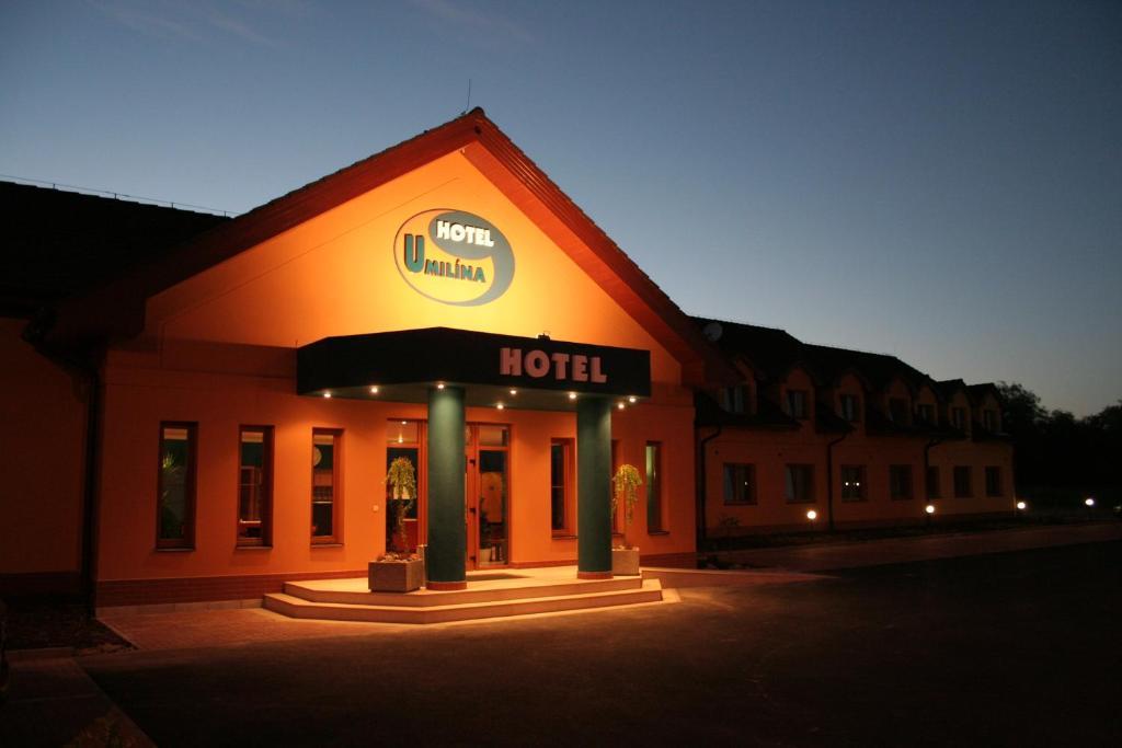 Hotel U Milina ภายนอก รูปภาพ